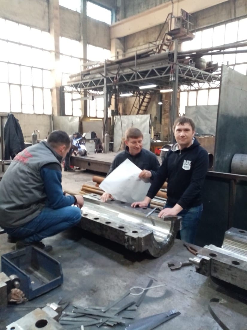 Assembly of cage chambers.